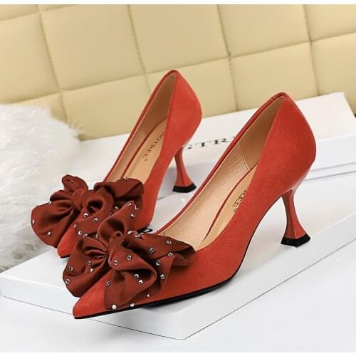 Hot Women Pumps Sexy Kitten heels Ladies Party Stiletto & Enlargers Female Wedding Pointed Suede Rhinestone Flower Shoes Zapatos