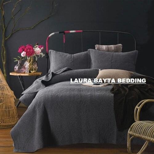 LAURA BAYTA Bedspreads