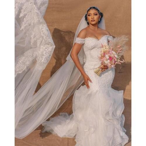 Plus Size Mermaid 2021 Wedding Gowns Lace Appliqued Tiered Ruffles Off The Shoulder Bridal Gown Sweep Train Robe de mariée