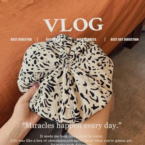 Korean INS lovely cow decorative pattern beret hat female fashionable foreign style of British wind leisure joker painter hat