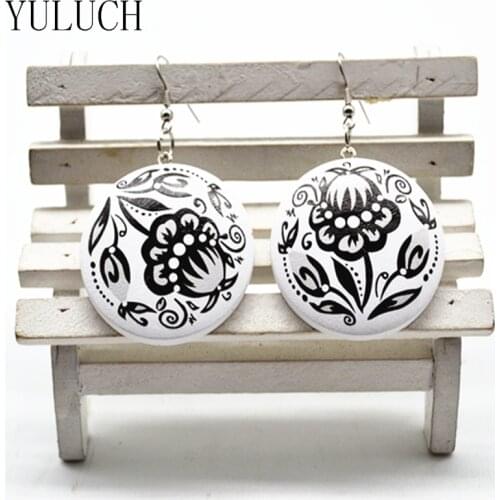 YULUCH Pure Wood Handmade Flower Pattern Round Fashionable Womans Earrings 1 Pair Black Pattern Female Earring Lady Dangler