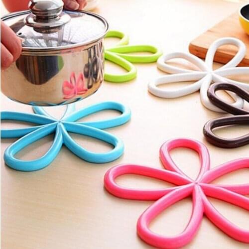 5 Color Plum Shape Silicone Mat Creative Fashion Anti slip Table PVC Coasters Pot Bowl Disc Pad LX4735