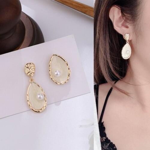 New Funny Irregular Glazed Acrylic Metal Shell Pearl Pendant Drop Earrings for Women Girls Teens Asymmetric Earrings 2021 Trend