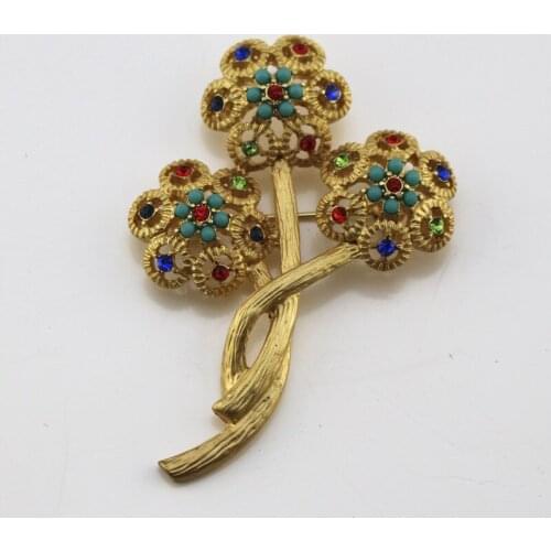 2020 New European and American retro style matte gold inlaid semi-precious stones Blue beads Flower brooch lady