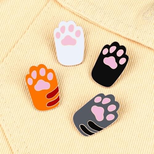 4 Colors Cartoon Cat Claw Brooch Anime Badges Pin Brooches For Wome Men Accessories Enamel Jackets Pins Fashion Jewelry Kid Gift