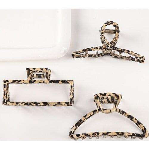 Woman Metal Hair Claws Barrettes Hairclip Ladies Headwear Girls Ornaments Shark Hair Accessories Retro Simple Large Catch Clips