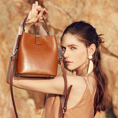 2021 summer new oil wax cowhide leather handbags versatile portable bucket bag simple shoulder messenger bag