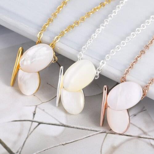 Pink Acrylic Butterfly Necklace Womens Gold Crystal Pendant Necklace Fashion Jewelry Wedding Valentines Day Gift Choker