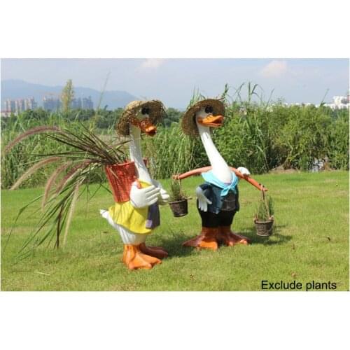 Resin creative 3D duck with a straw hat basket Decoration Figurine Model, flowerpots, Garden decoration,Outdoor statue,Yard deco