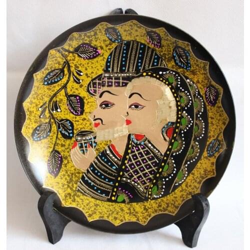 India Pakistan lovers yellow figures decorative hanging plate full manual carving decorative plate