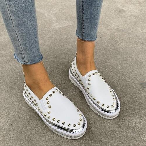 Large Size Casual Single Shoes Womens Spring 2021 New Loafers Platform Flat-bottom Rivet Fashion Womens Shoes