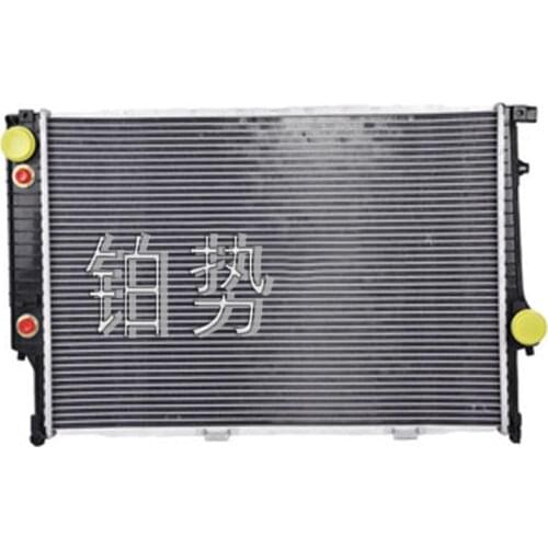 Car Water tank and gearbox oil cooler 2013b mwE32 730i M60 E34 530i M60 Engine cooling radiator Water tank radiator