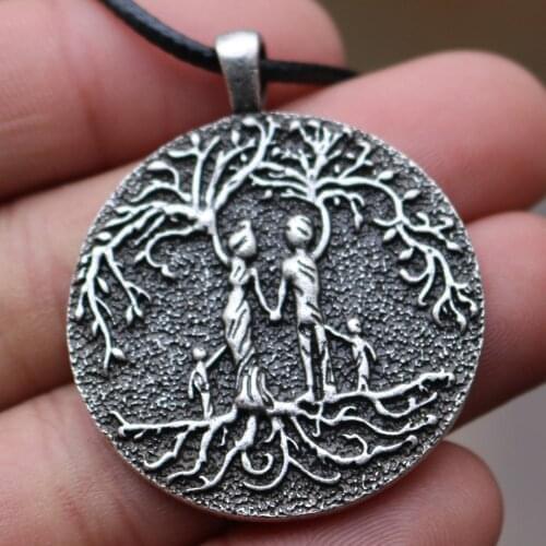 Family Tree of Life Yggdrasil Amulet Viking Pendant Necklace Norse Chains Necklaces Mom Kids Jewelry Femme Collier