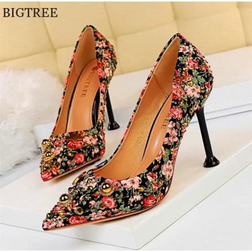 Autumn Retro Floral Cotton Fabric Shallow Pumps 2021 New Womens Rivets Crystal High Heels Shoes Pointed Sexy Party Shoes Woman