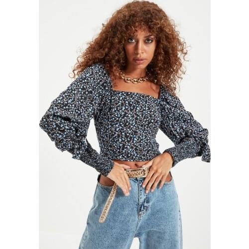 Trendyol Square Collar Blouse TWOAW22BZ0428