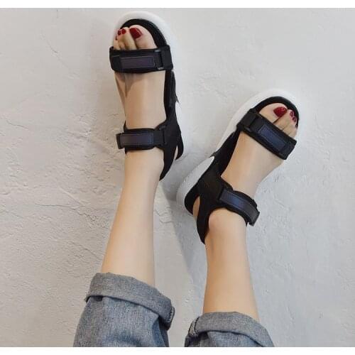 2020 New Hot Small Fragrance Style Fashion Sports Thick Bottom Sandals Sandals Womens Word Belt Comfortable Beach Shoes