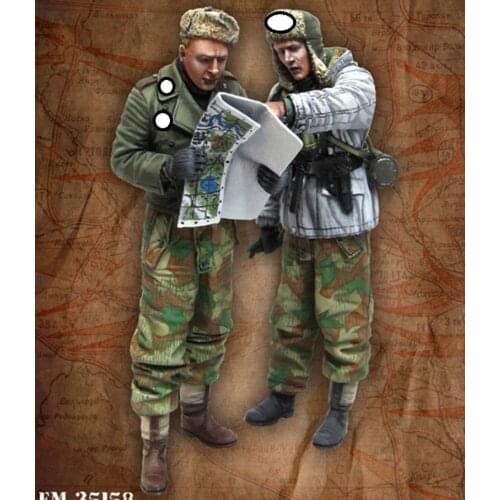 2 resin soldiers 1:35