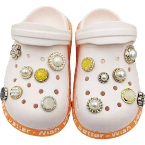 Luxury Croc Charms Shoe Decorations DIY Clogs Women Shoe Buckle Bundle Hight Quality Fashion Pearl Croc Decoration Designer