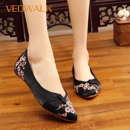 Veowalk Silk Cotton Fabric Women Pointed Ballet Flats Ladies Floral Embroidered Shoes Woman Comfort Chinese Embroidery Shoes