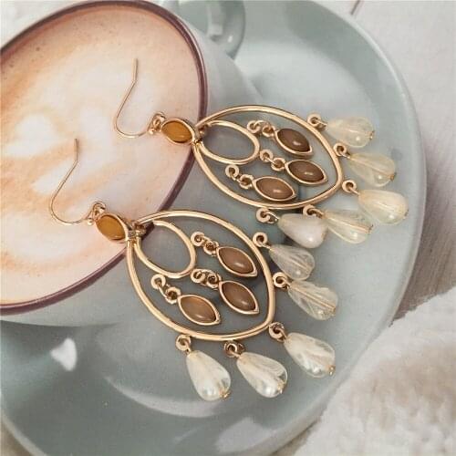 Chandelier earrings Feminine and boho Gold Tone Creamy Bead Dangle Drop Earrings For Women Girl Casual Jewelry Gift