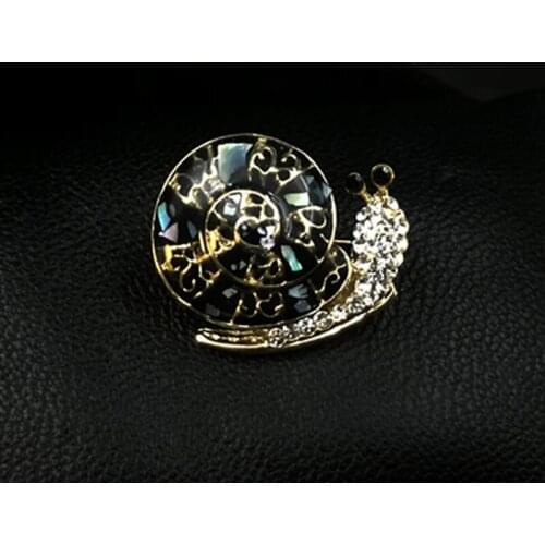 Exquisite retro snail Brooch Brooch For Woman coat fashion Animal pin Brooches accessories