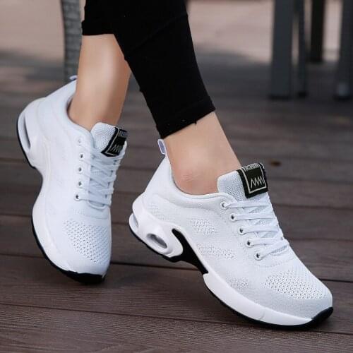 Running Shoes Women Breathable Casual Shoes Outdoor Ultralight Air Cushion Sports Footwear Thick Bottom Walking Ladies Sneakers