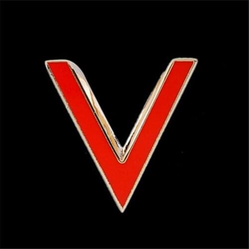 V Letter Brooches Scarf Buckle Hoop Brooch Pins for Women Holder Silk Shawl Buckle Ring Clip Fashion Jewelry Gift Accessories