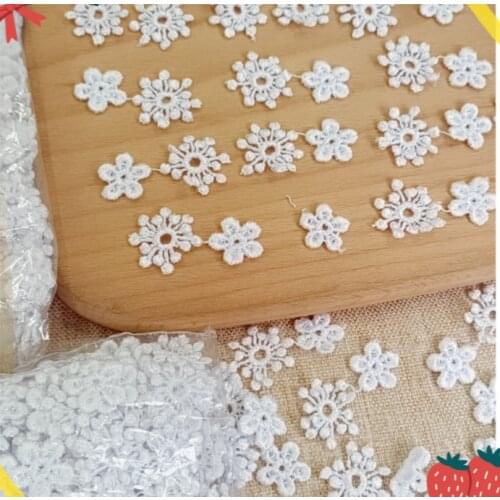 100 Pieces Water Soluble Cute Flower Lace Patch Applique Embroidery Fabric Handmade DIY Crafts Custom Clothing Accessories 2cm