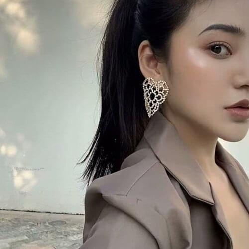 Full Rhinestone Hollowing out Earrings Heart Sense of design Women Fashion Golden Silvery Office career New Symmetric