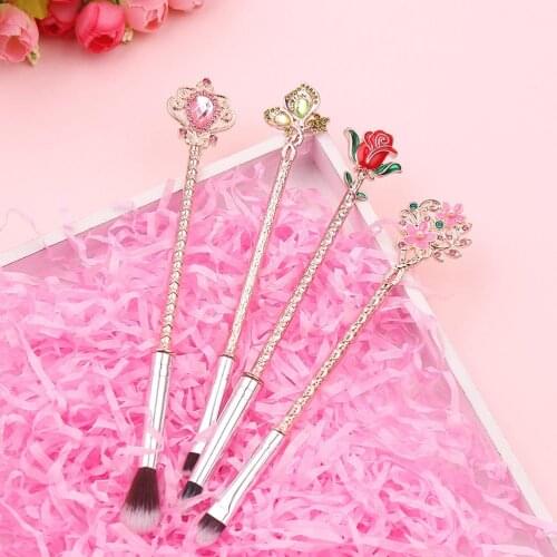 4PCS Makeup Brush Set Beauty And Beast Rose Makeup Brushes Set Portable Convenient Eye Shadow Blush Brush for Friends Family