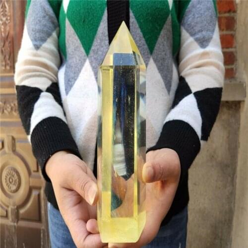 The huge yellow obelisk smells like a pyramid of quartz crystals, ending with the wand of HH127
