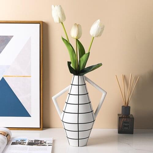 Nordic Creative Ceramics Hands In Hand Vase Design Home Decoration Living Room Bedroom Desktop Dried Flower Furnishings