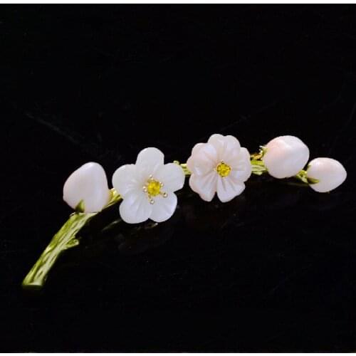 OKILY Gorgeous Natural Shell Flower Brooches for Women Weddings Party Brooch Pins Gifts Fashion Plum Blossom Broochpins Jewelry