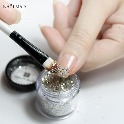 1pc Portable Glitter Picker Brush Nail Brush Powder Picking Tools Eye shadow Brush Makeup Brush Nail Art Tool (Random Color)