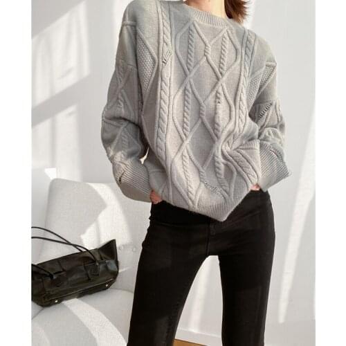 [ZAYAU]Personalized Fashion Twist Pullover womens Clothing Autumn and Winter Wear Loose and Lazy Retro Hong Kong Style Pierced