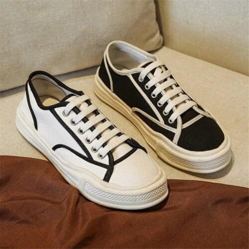 Ladies Retro Harajuku Canvas Shoes Lace Up Platform Vulcanized Sneakers Women Designer Fashion Flat Tenis Zapatos White Black