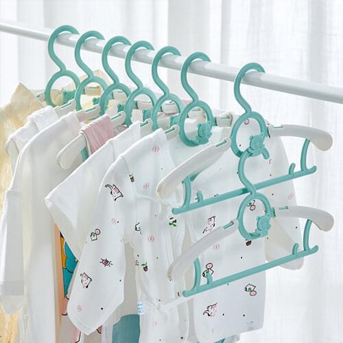 UNIQUEFORYOU Plastic Clothes Hangers