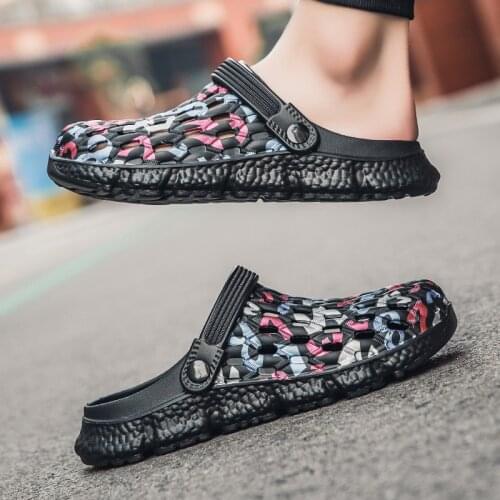 Painted Outdoor Mens Slippers 2021 Clogs for Men Sandal Mens Sports Wading Slippers Light Garden Flat Bottom Fashion Sandals