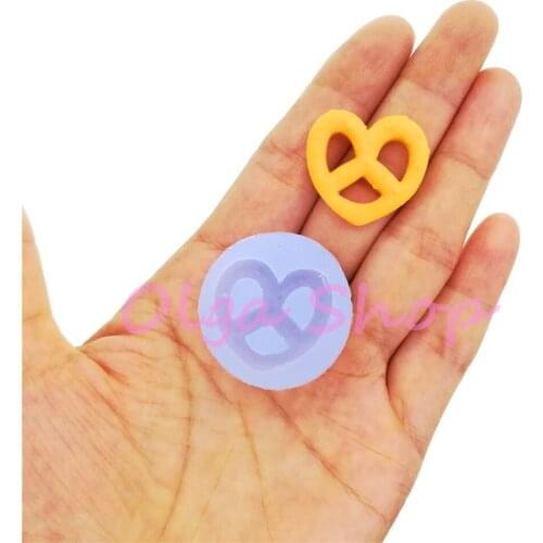 TYL117U 25.1mm x 23.7mm Cookie Biscuit Silicone Mold Resin Clay Art Earrings Necklace Pendant Making Fondant Cake Decoration