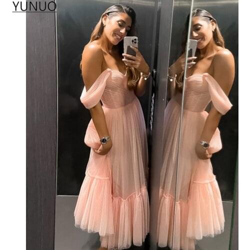 YUNUO Blush Pink Short Prom Dresses 2021 Off Shoulder Tiered Skirt A-Line Party Dress Pleated Tea-Length Tulle robes de cocktail