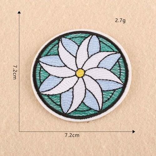 White Lotus Flower Girls Iron On Embroidered Clothes Patches For Clothing Stickers Garment Wholesale