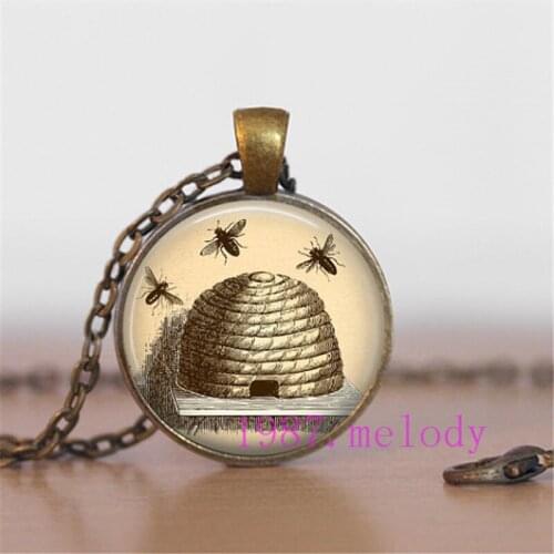 Honeycomb Queen Bee Creative Vintage Photo Cabochon Glass Chain Necklace,Charm Women Pendants Fashion Jewelry Gifts