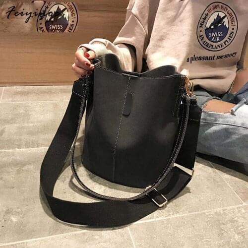 Women Solid Pattern Over the Shoulder Bag Big Capacious Bag Retro Elegant Shopping Bags PU Leather Bucket Handbag 2020 New