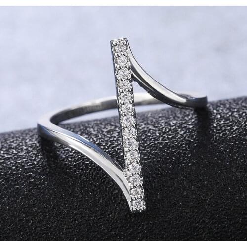 Huitan Simple Delicate “Z” Shape Ring for Girl Cocktail Party Elegant Accessories Ring Cubic Zirconia Stylish Women Ring Jewelry