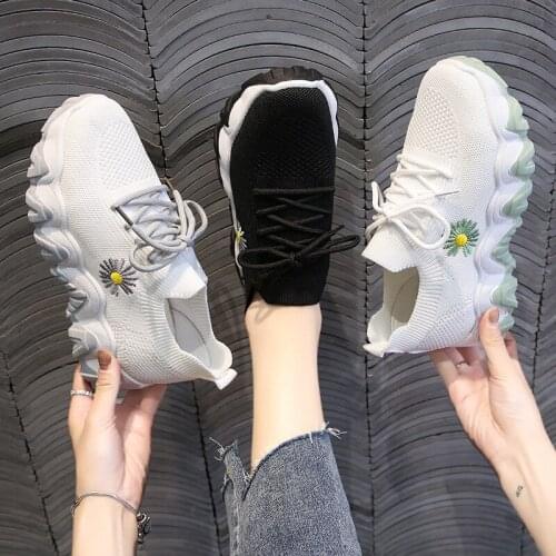 Ins socks shoes women 2021 new student flying mesh breathable muffin old dad shoes low top sports shoes