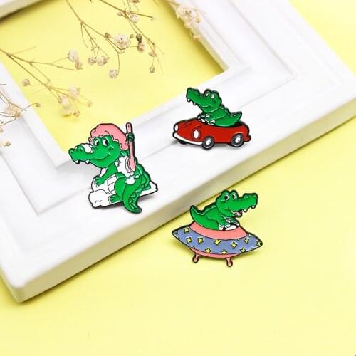 Crocodile Enamel Brooch Green cartoon animal Swampy Free drive a car airship UFO Lapel Pin brush Bath cap Bubbles stars badge
