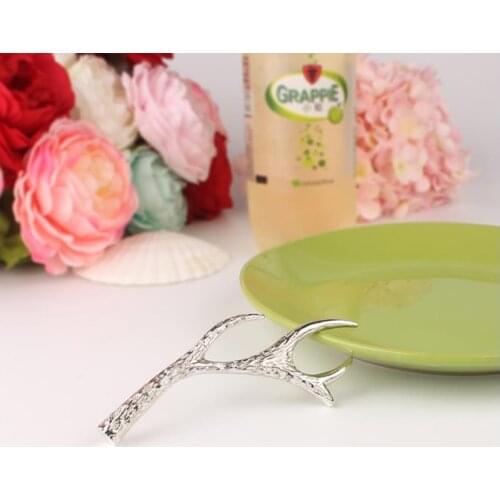 Free Shipping 100pcs/lot Antler Bottle Opener in white Organza Bag Wedding Party Favor guest present gift SN2038