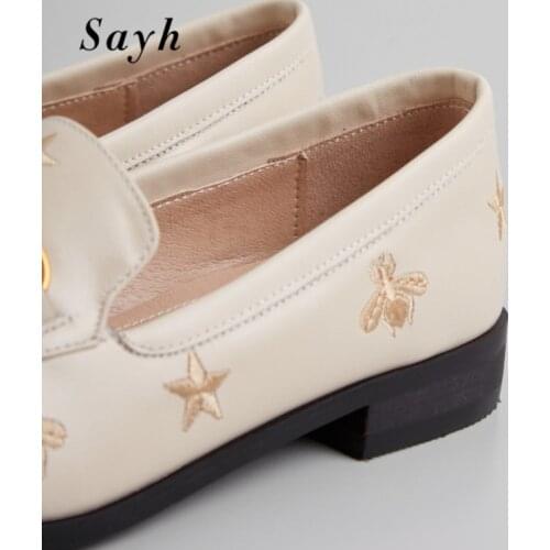 Fashion Girls Flats Loafers Women Embroidery Genuine Leather Slip On Round Toe Casual Shoes Woman Metal Chain Shoes Size