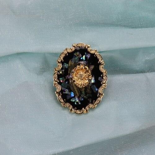 Palace Retro Photo Frame Abalone Shell Sunflower Jewelry Embossed Enamel Female Badge Suit Lapel Pin Women Clothing Accessories