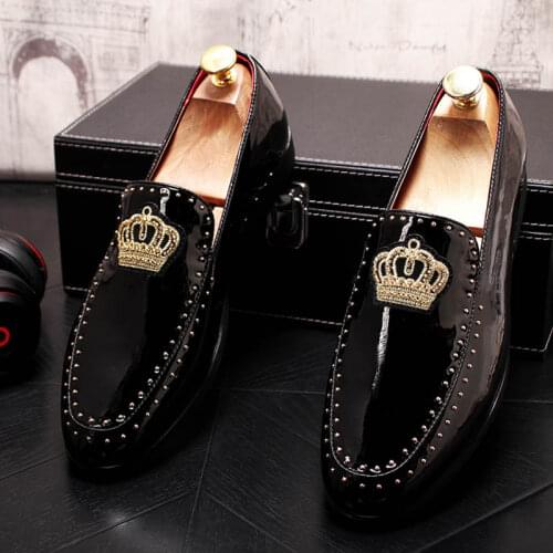 Designer Men Black White Crown Embroidery Rivet Oxfords Casual Shoes Homecoming Dress Wedding Prom Shoes Sapato Social Zapatos